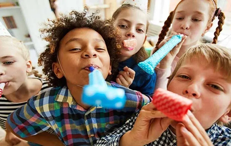 O guia completo de aluguel de brinquedos para festa infantil