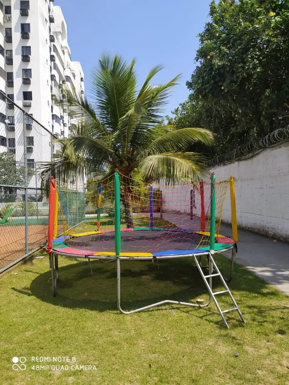 foto de um pula pula para aluguel para festa no RJ