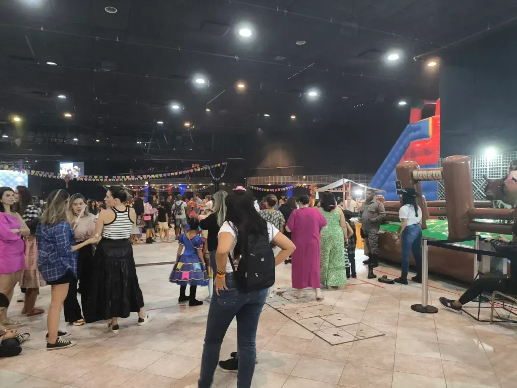 Evento com brinquedos infláveis para festa escolar no Rio de Janeiro - Diversão para todas as idades
