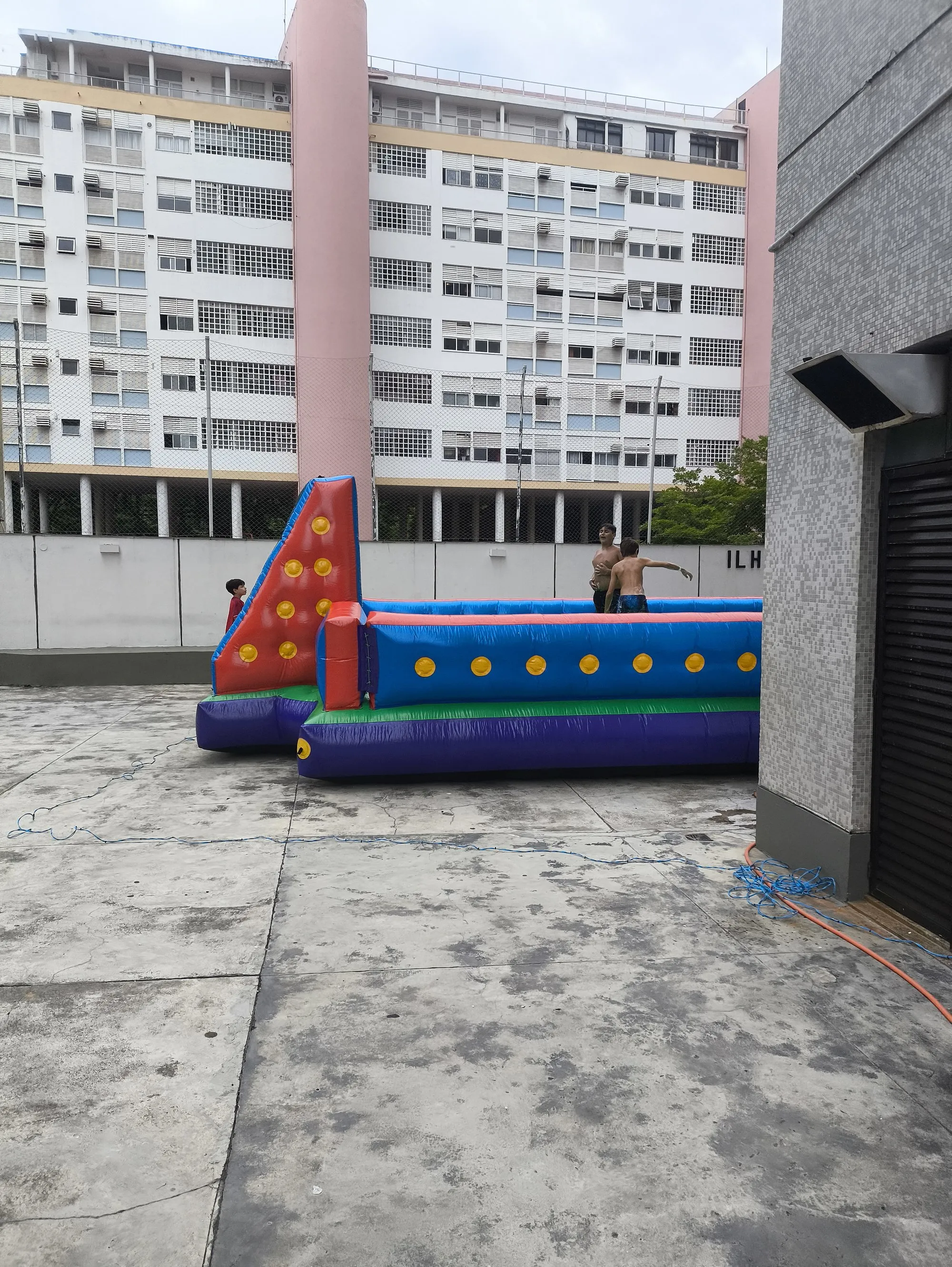 Futebol de Sabão em Ipanema: campo 10x5m na festa de aniversário